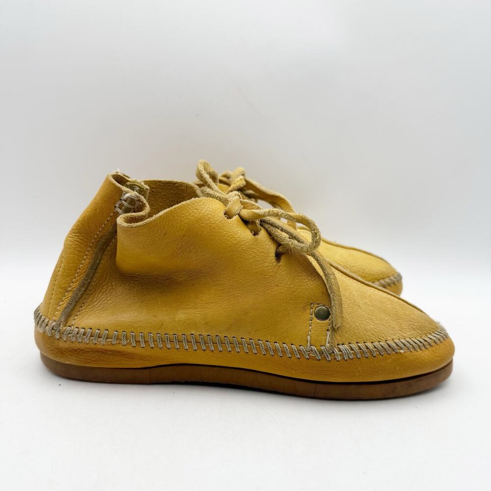 Quoddy Vintage Womens Moccassin Shoes US 7 M Yellow Leather GUC
